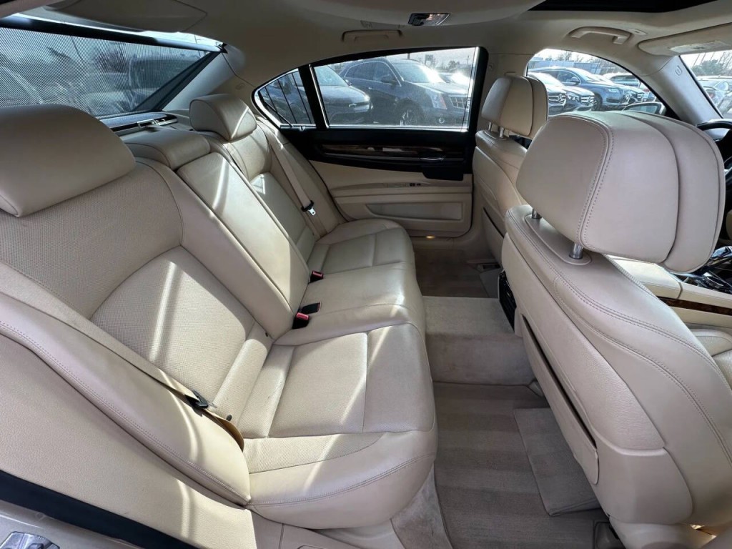 2014 BMW 7 Series Image 18