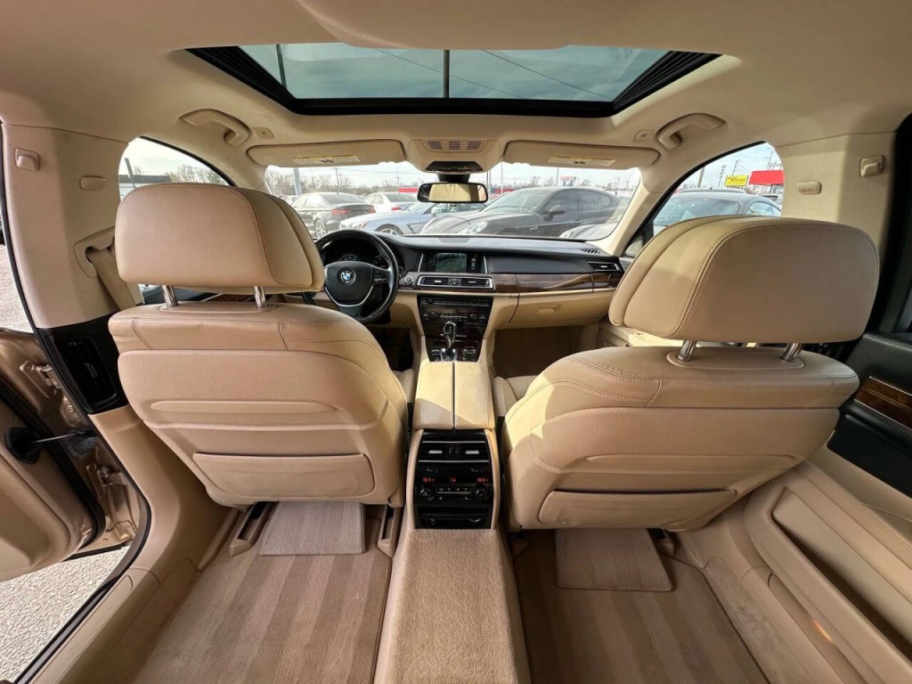 2014 BMW 7 Series Image 19