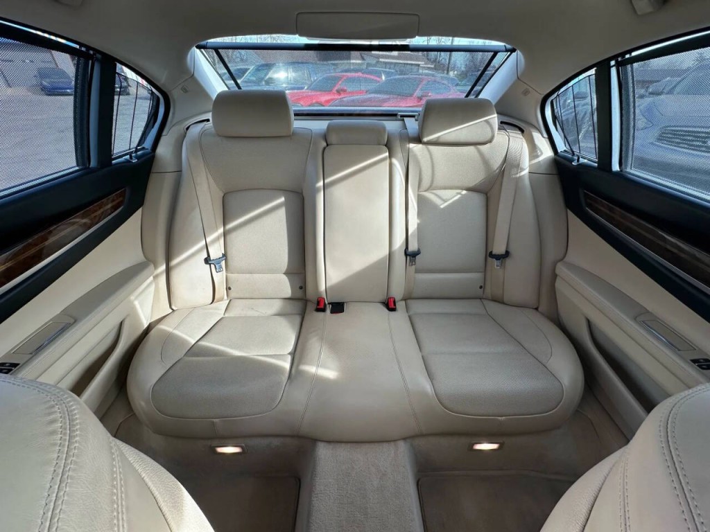 2014 BMW 7 Series Image 20