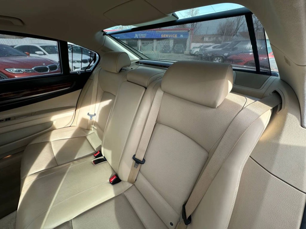 2014 BMW 7 Series Image 21