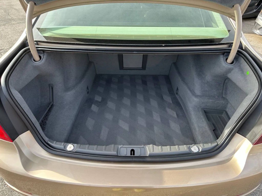 2014 BMW 7 Series Image 24