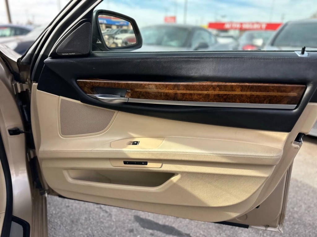 2014 BMW 7 Series Image 27