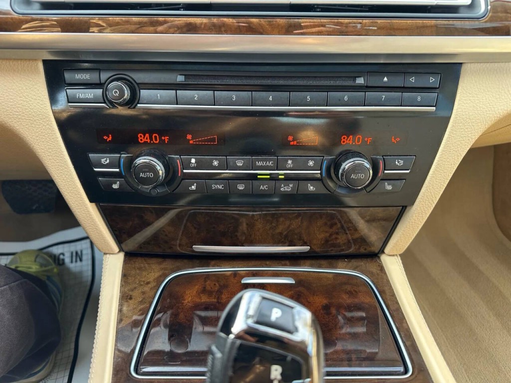 2014 BMW 7 Series Image 33