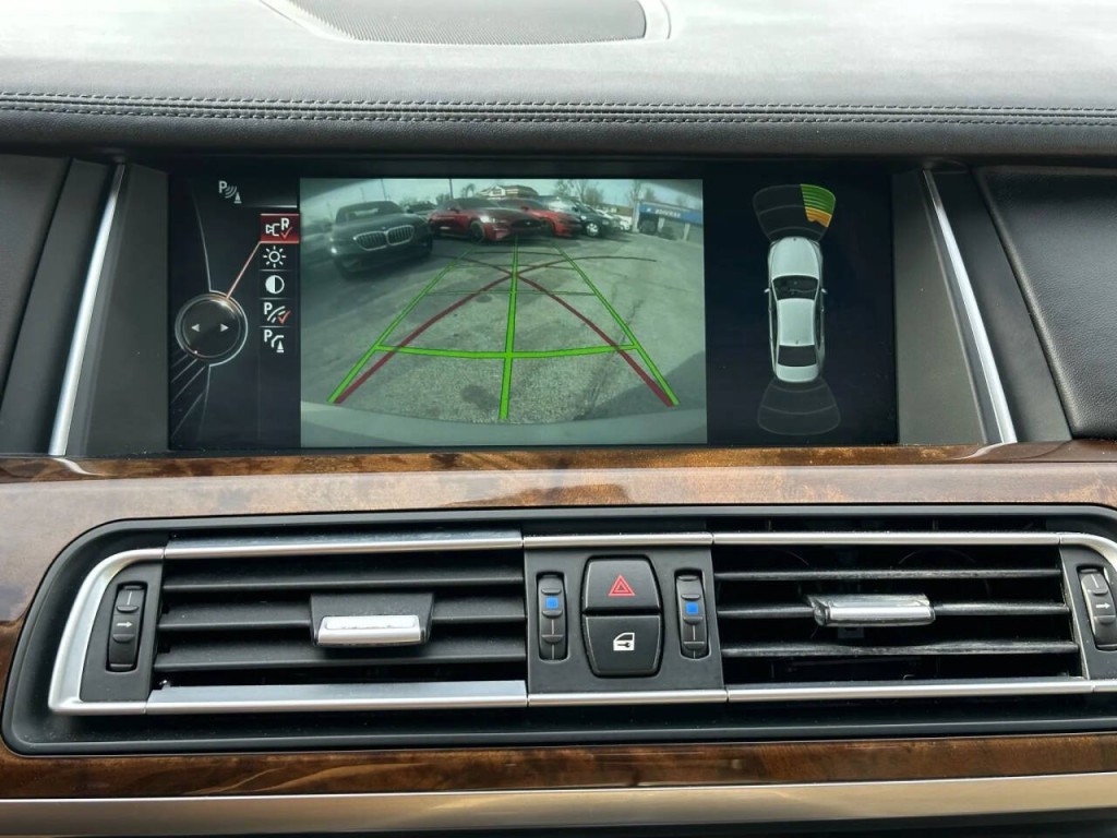 2014 BMW 7 Series Image 35