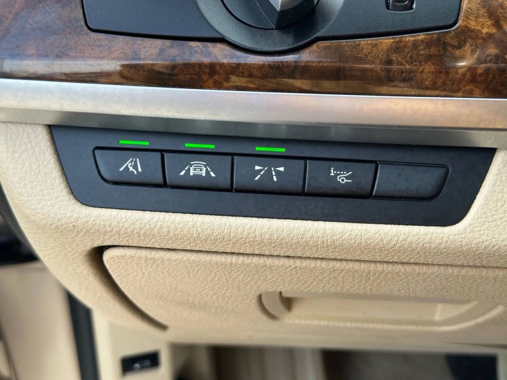 2014 BMW 7 Series Image 36