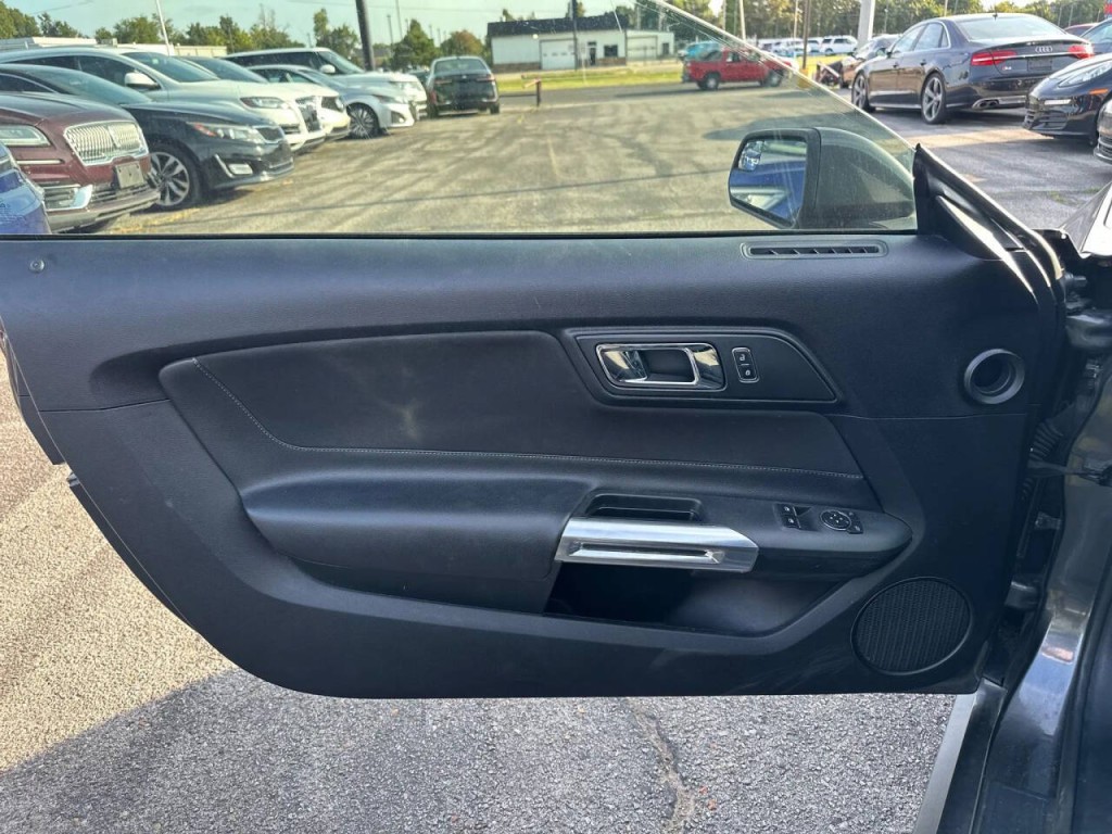 2016 Ford Mustang Image 15