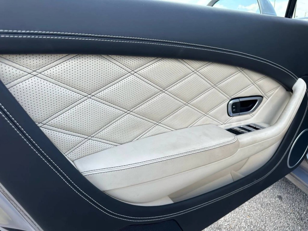 2013 Bentley Continental Image 26