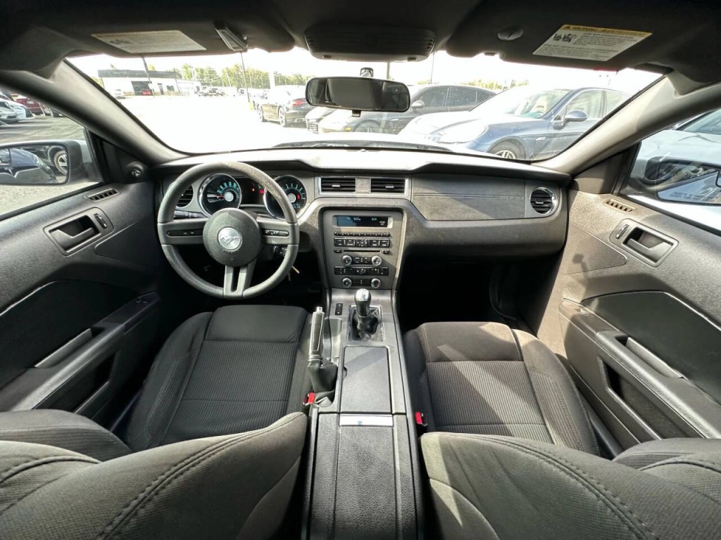 2012 Ford Mustang Image 2