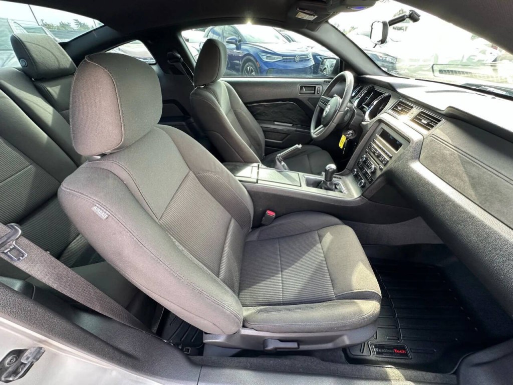 2012 Ford Mustang Image 15