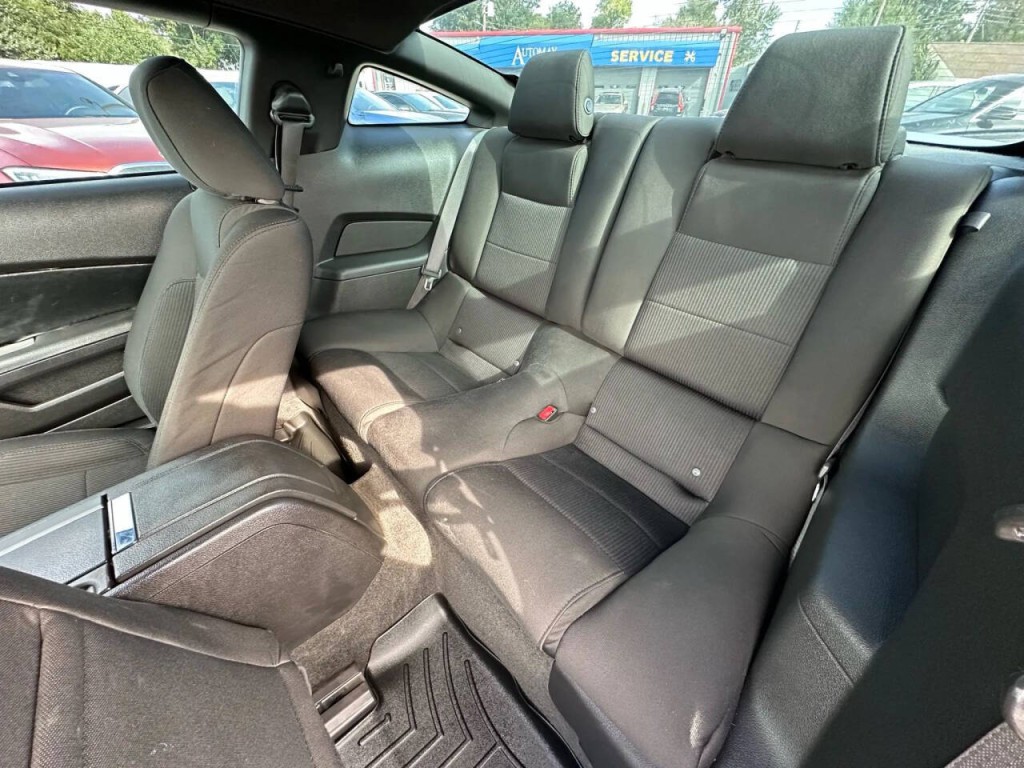 2012 Ford Mustang Image 17