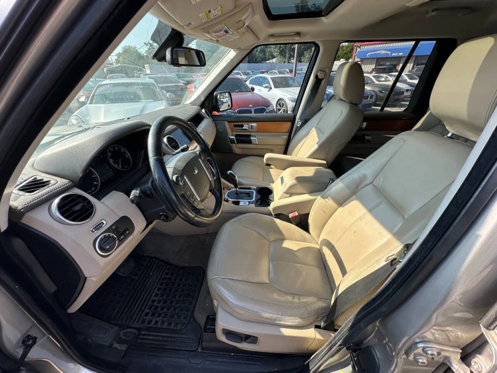 2011 Land Rover LR4 Image 10