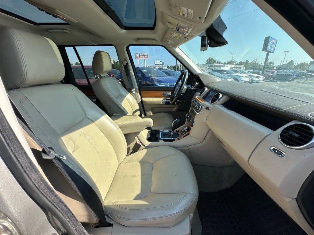 2011 Land Rover LR4 Image 13
