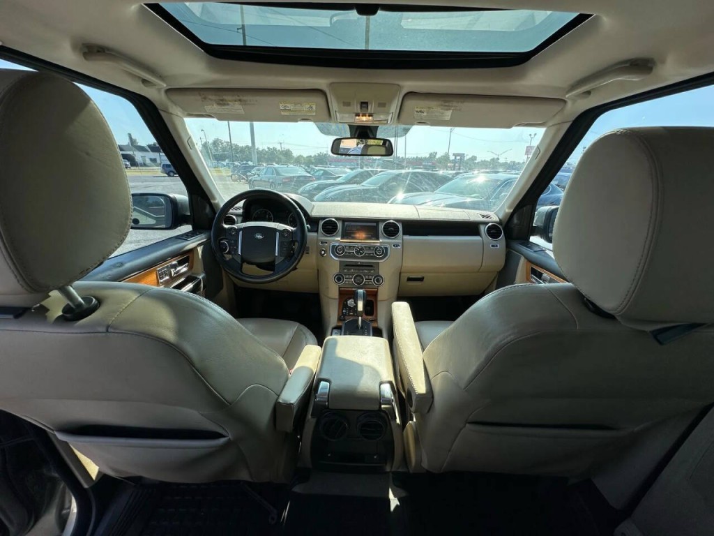 2011 Land Rover LR4 Image 15