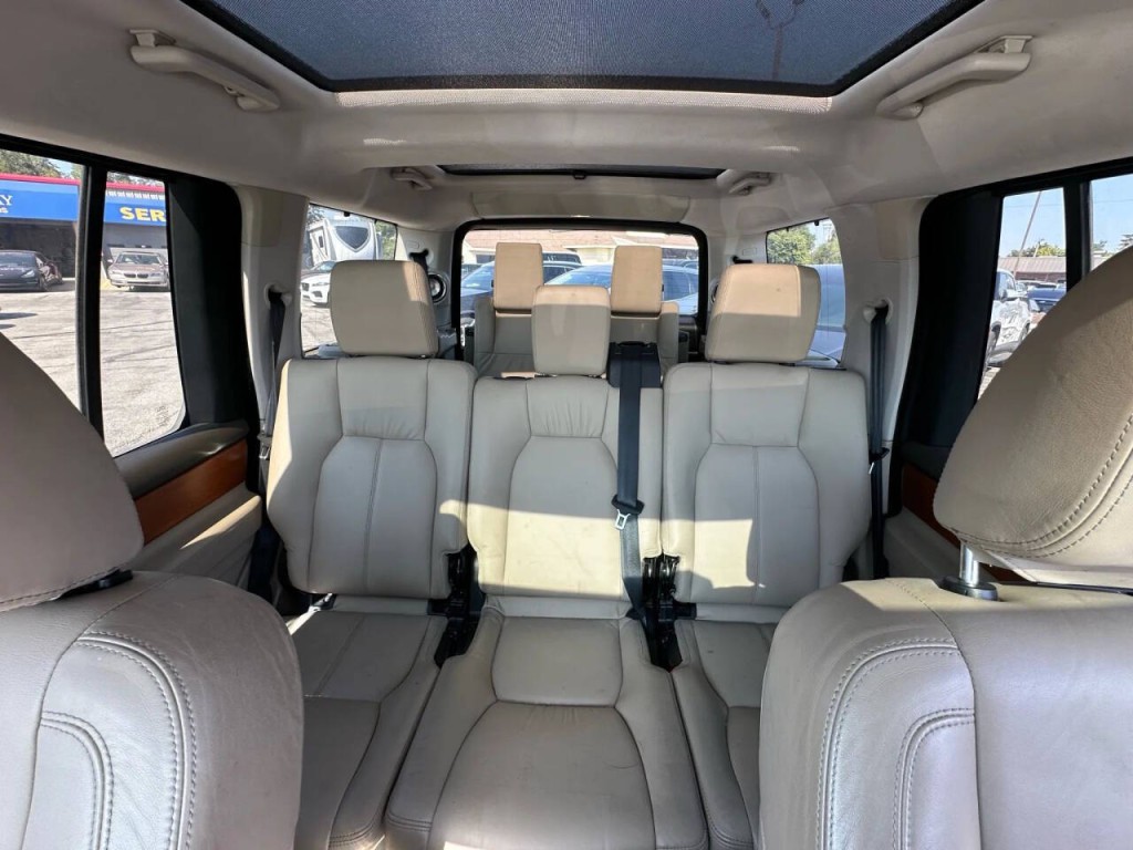 2011 Land Rover LR4 Image 16