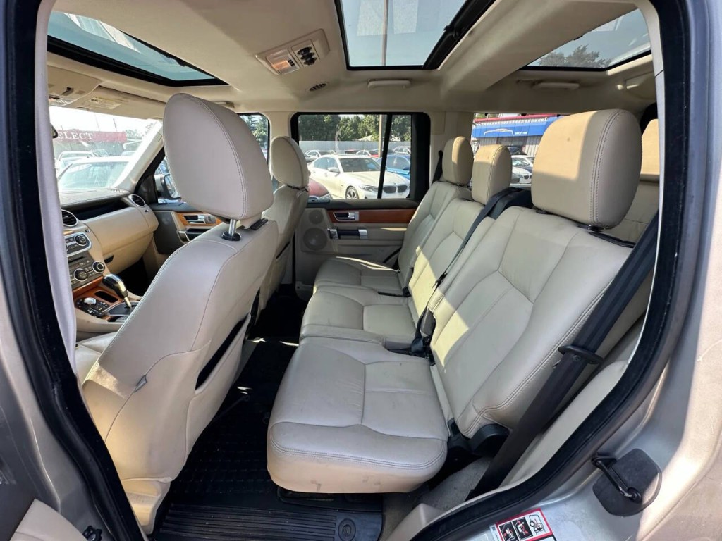 2011 Land Rover LR4 Image 17