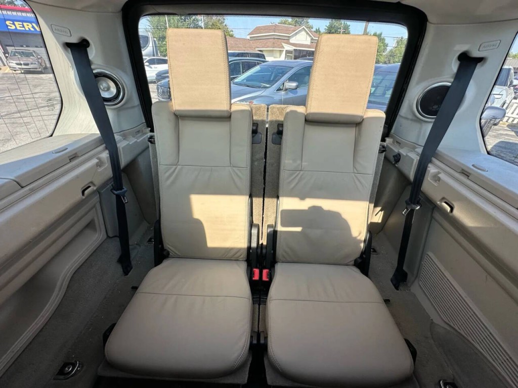 2011 Land Rover LR4 Image 19