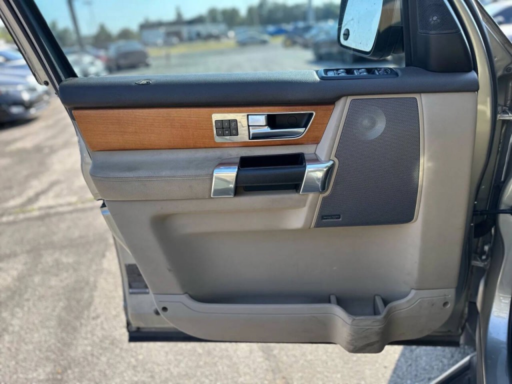 2011 Land Rover LR4 Image 21