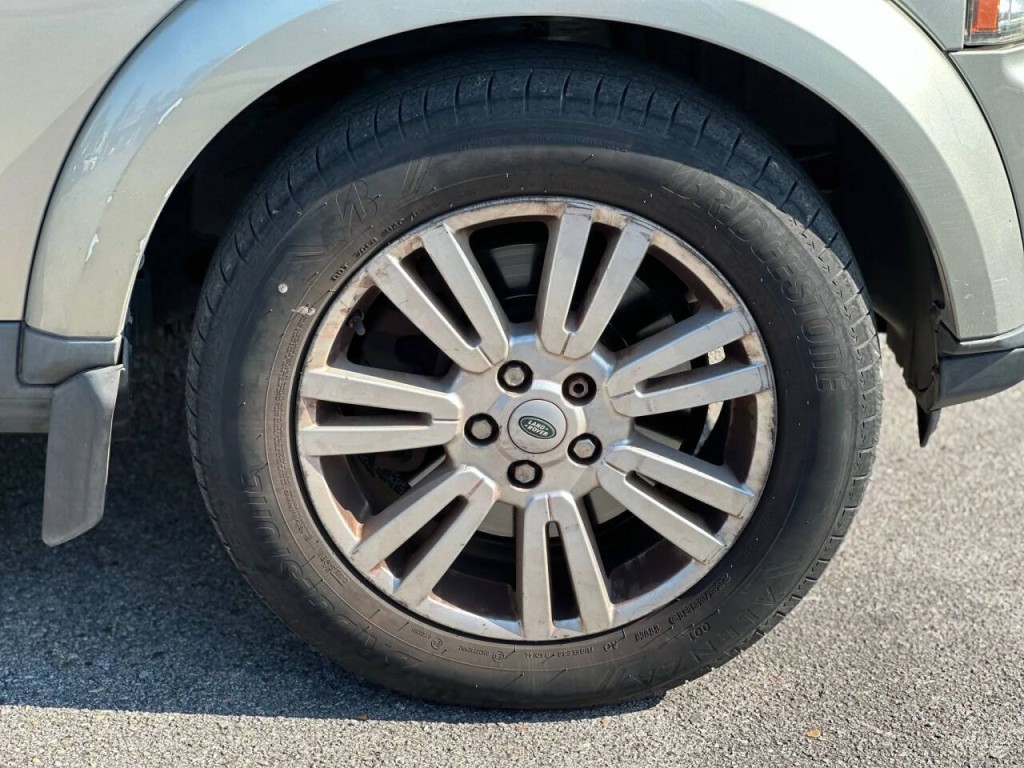 2011 Land Rover LR4 Image 25