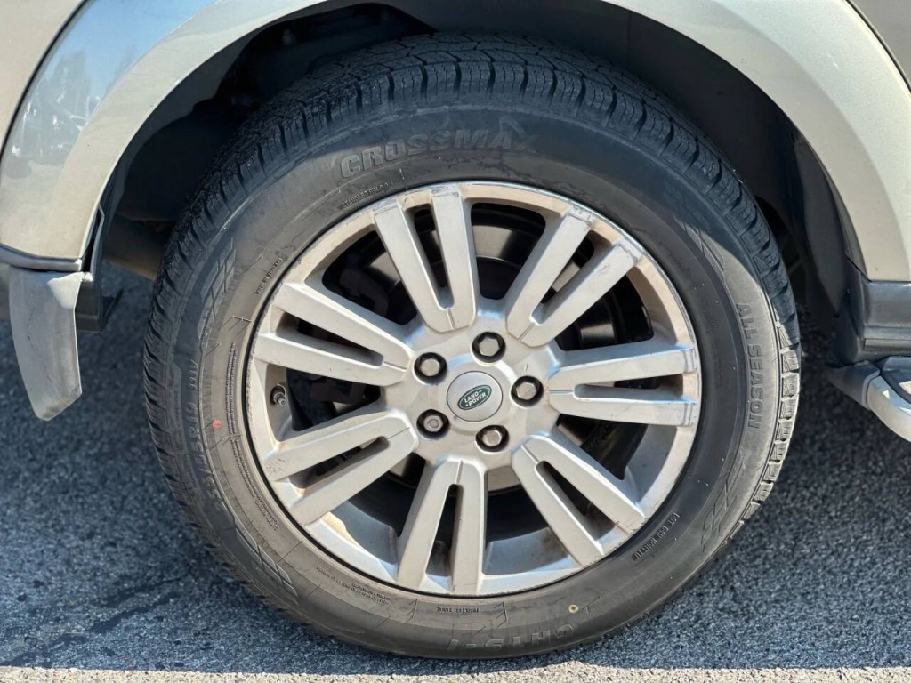 2011 Land Rover LR4 Image 26