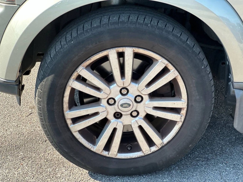 2011 Land Rover LR4 Image 27