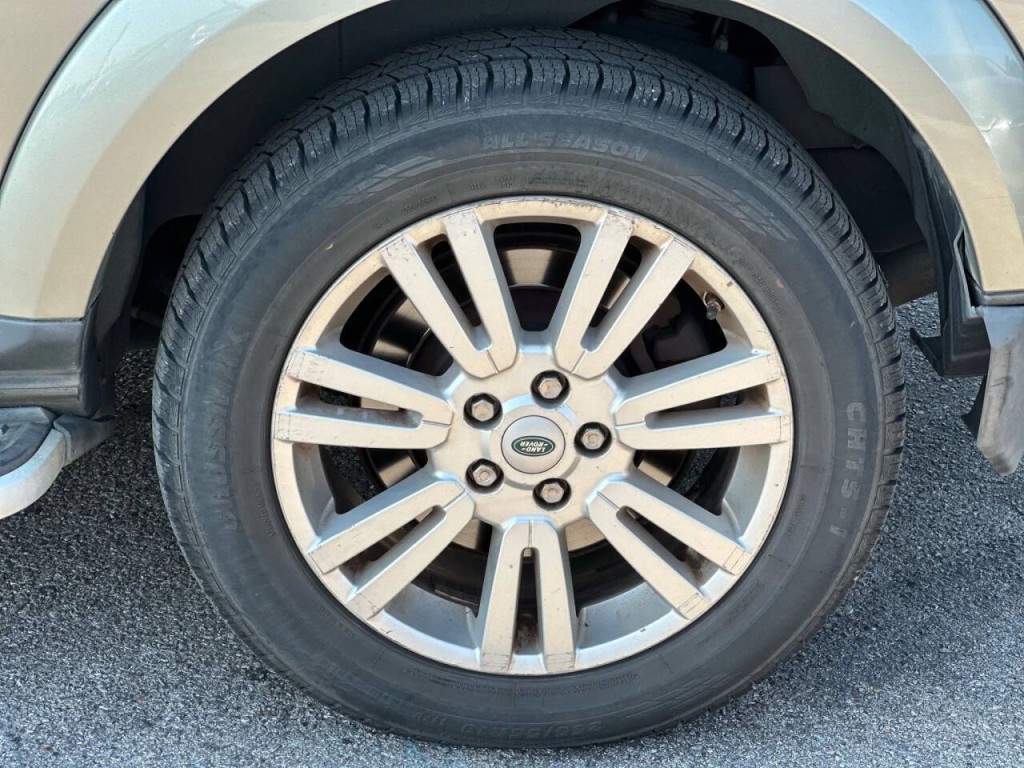 2011 Land Rover LR4 Image 28