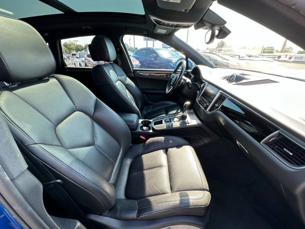 2017 Porsche Macan Image 13