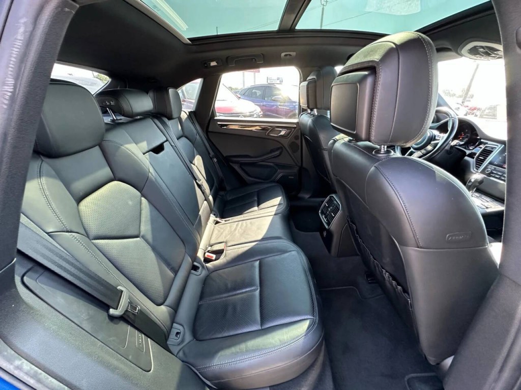 2017 Porsche Macan Image 14