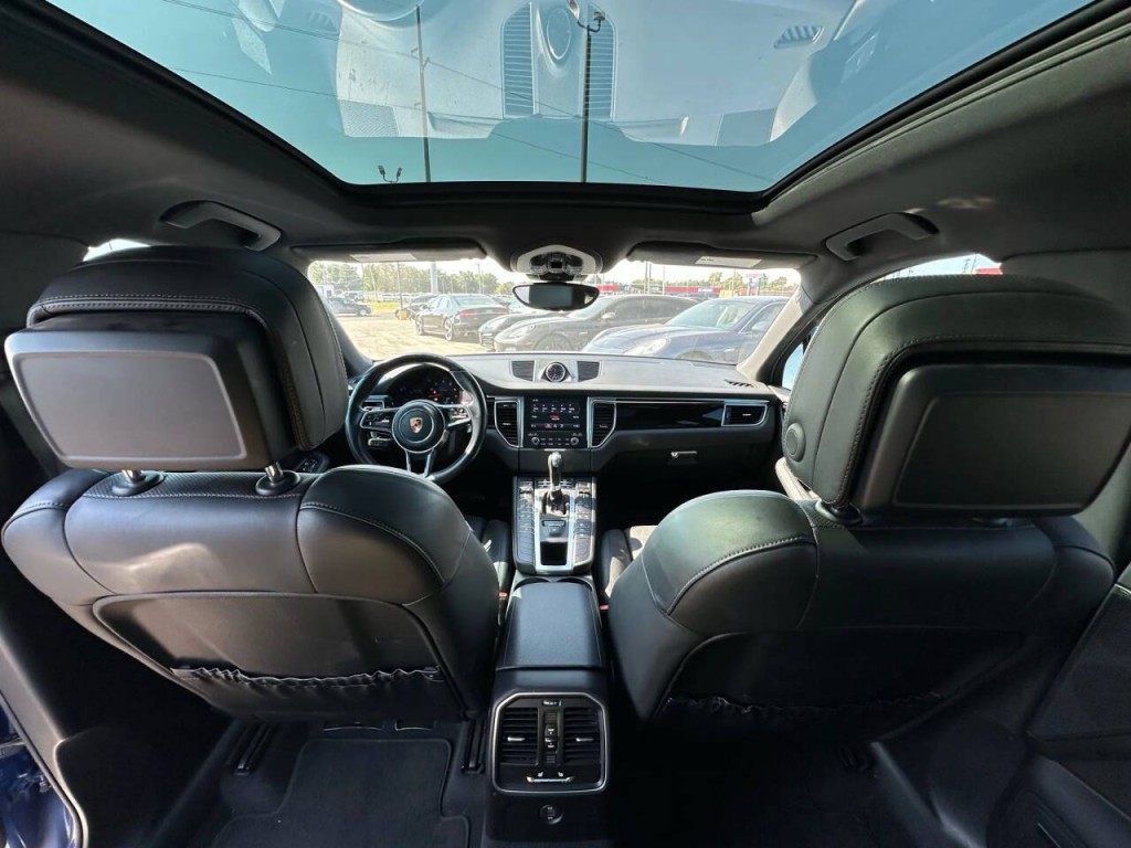 2017 Porsche Macan Image 15