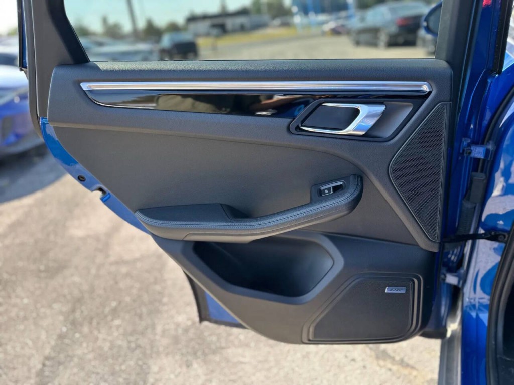 2017 Porsche Macan Image 20