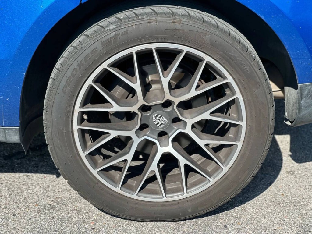 2017 Porsche Macan Image 24