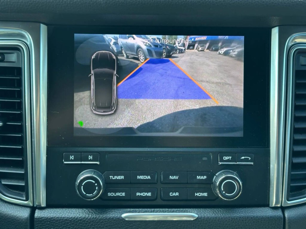 2017 Porsche Macan Image 31