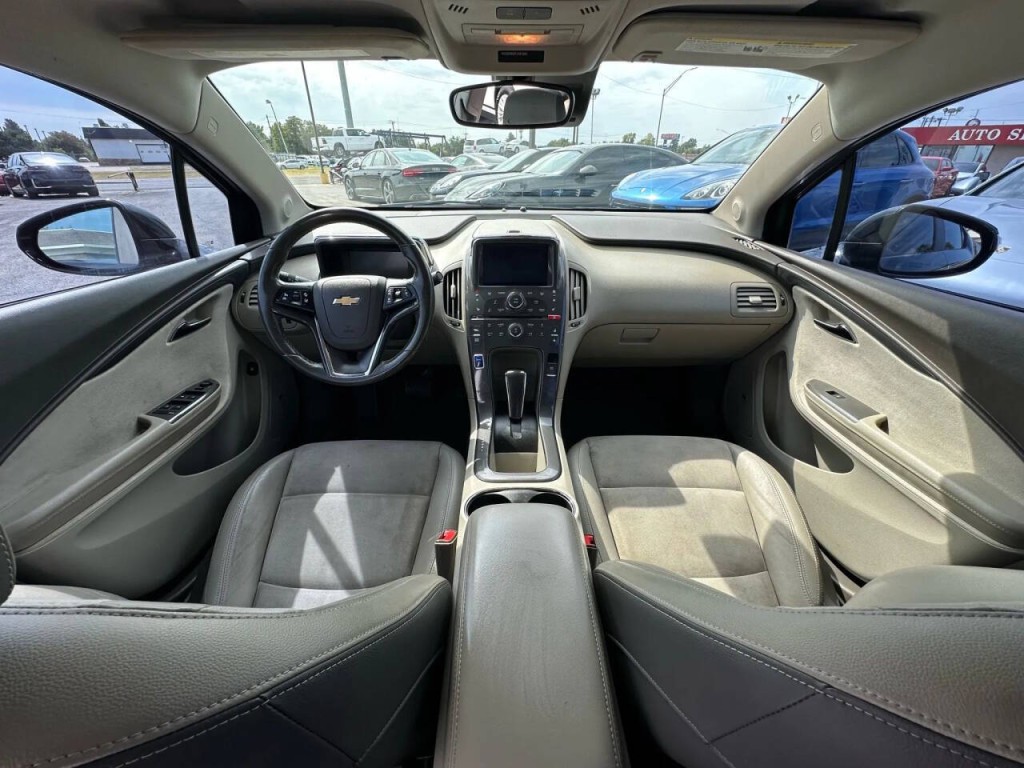 2014 Chevrolet Volt Image 2