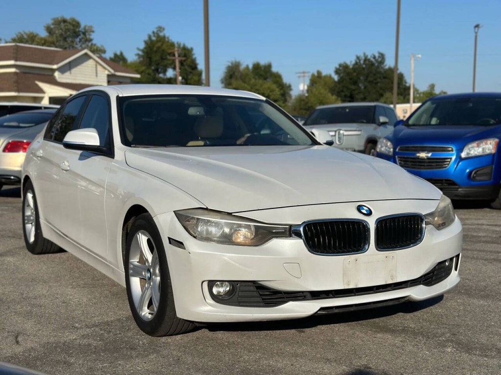 2013 BMW 3 Series Image 4