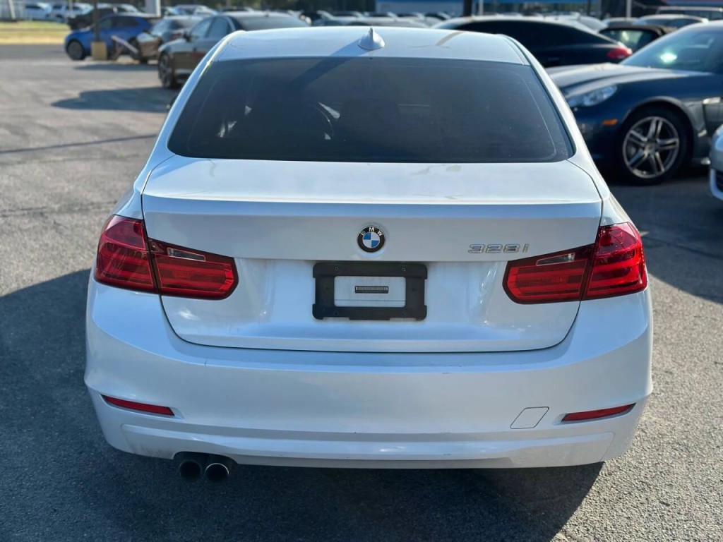 2013 BMW 3 Series Image 7