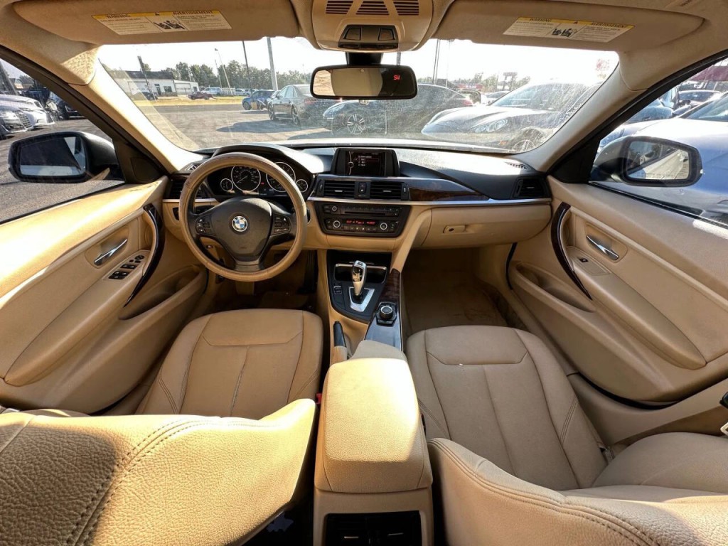 2013 BMW 3 Series Image 11