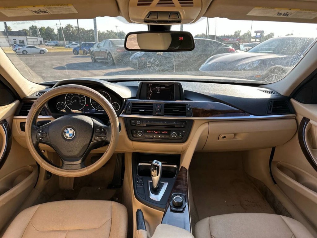 2013 BMW 3 Series Image 12