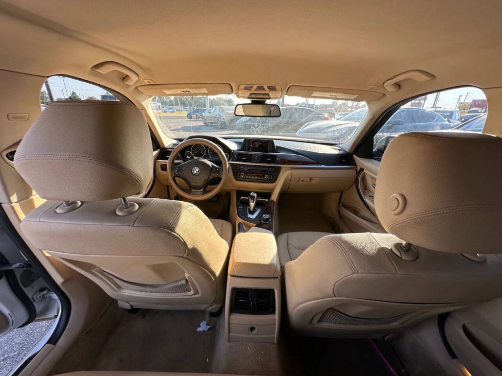 2013 BMW 3 Series Image 15