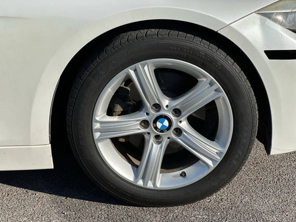 2013 BMW 3 Series Image 18
