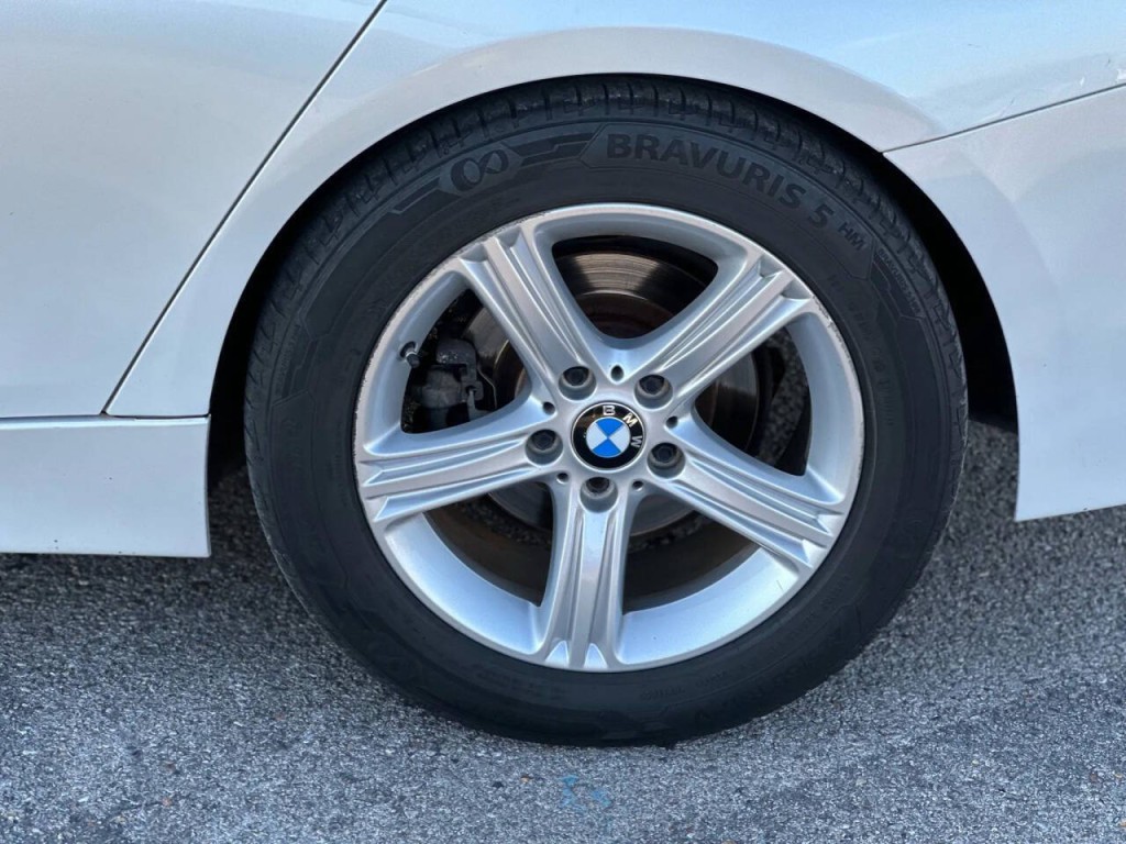 2013 BMW 3 Series Image 20