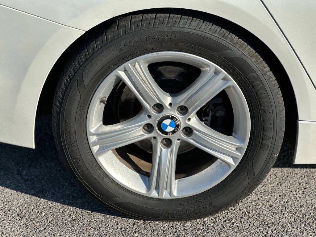 2013 BMW 3 Series Image 21