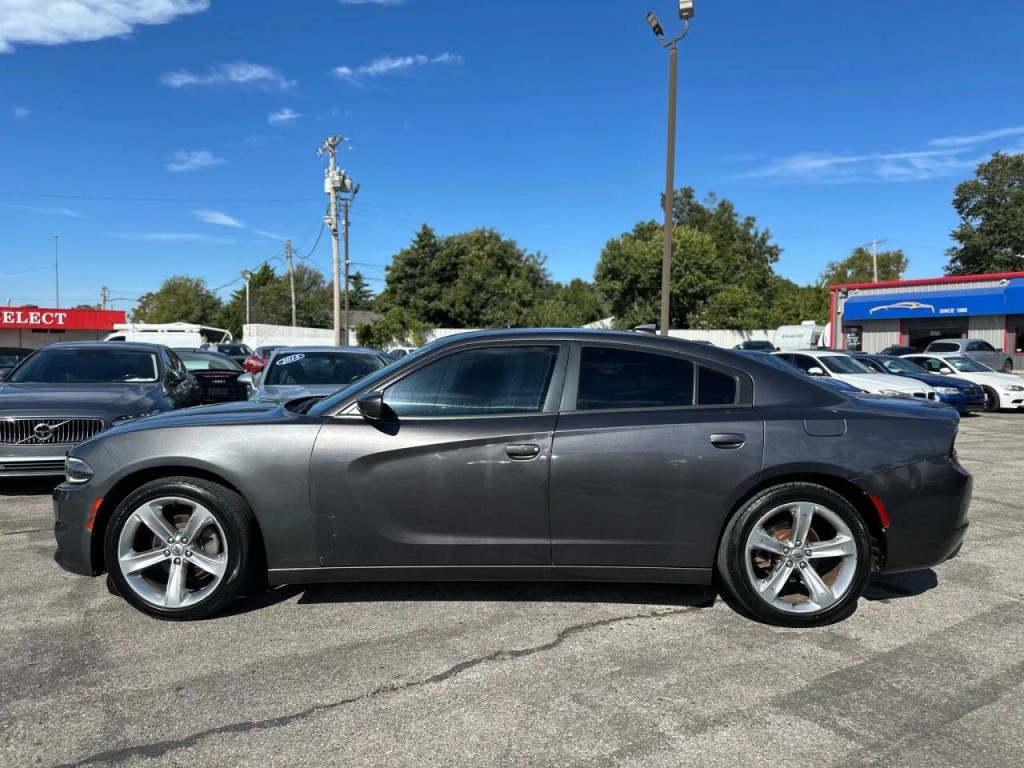 2017 Dodge Charger Image 9