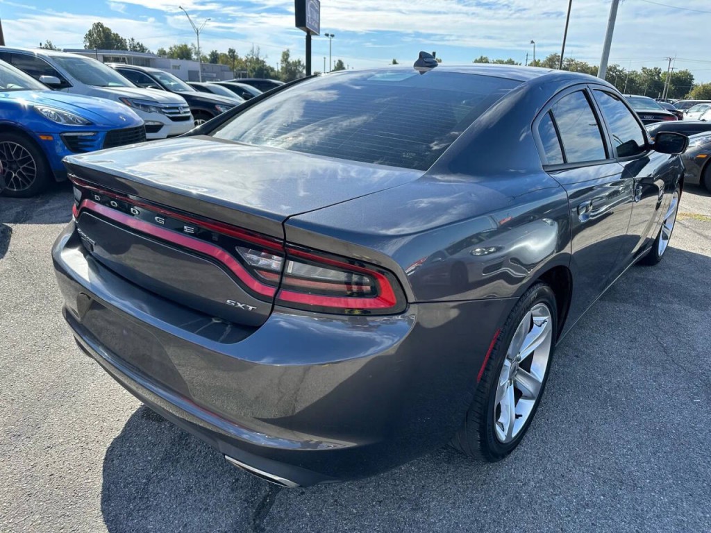 2017 Dodge Charger Image 32