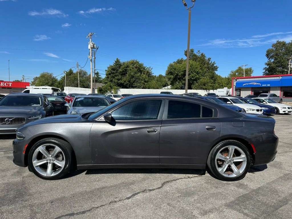 2017 Dodge Charger Image 35
