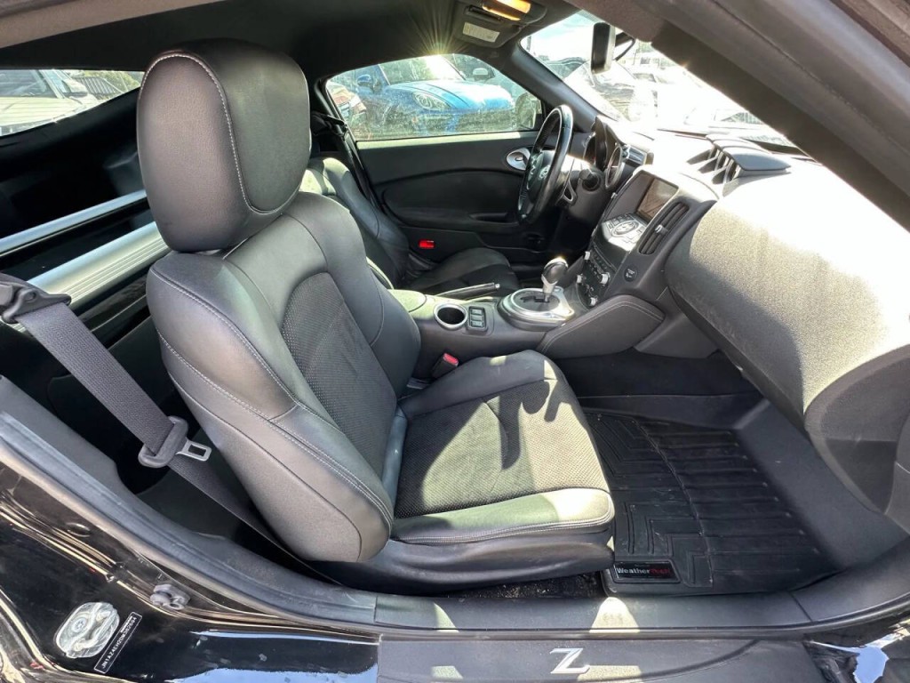 2013 Nissan 370Z Image 10