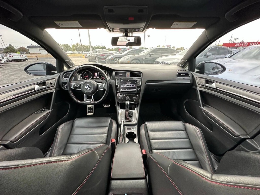 2016 Volkswagen GTI Image 2