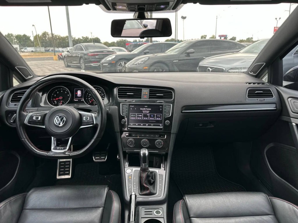 2016 Volkswagen GTI Image 12