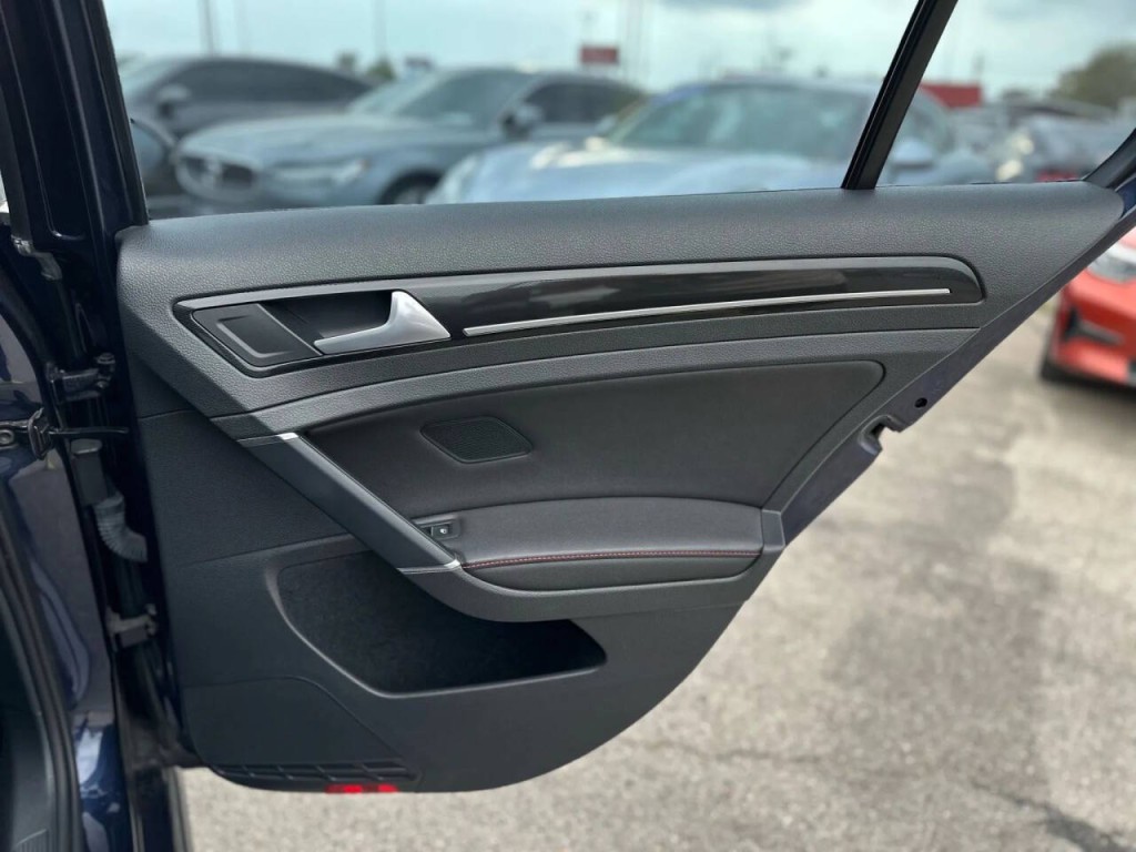 2016 Volkswagen GTI Image 21