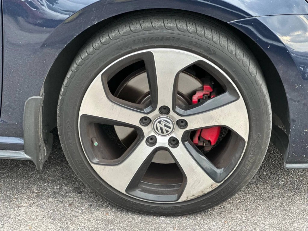 2016 Volkswagen GTI Image 23