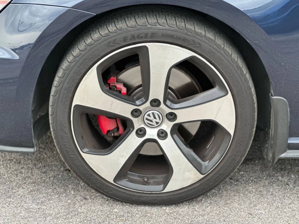2016 Volkswagen GTI Image 24
