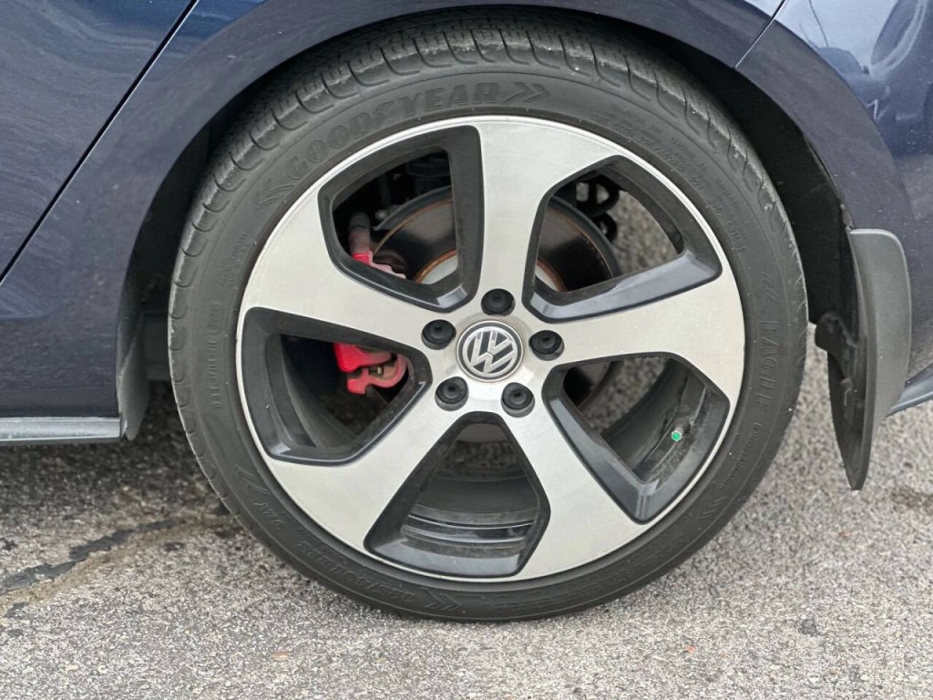 2016 Volkswagen GTI Image 25